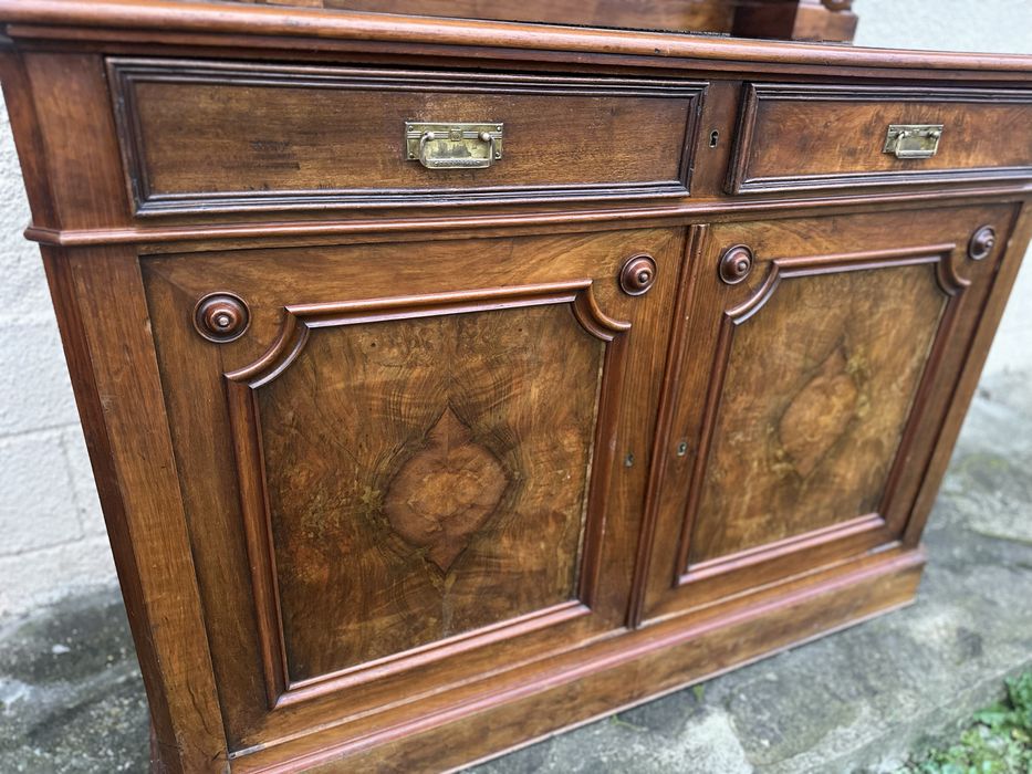 Антикварен бюфет/сервант от орех.