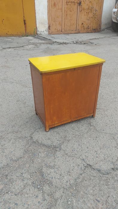 Ящик металлический.