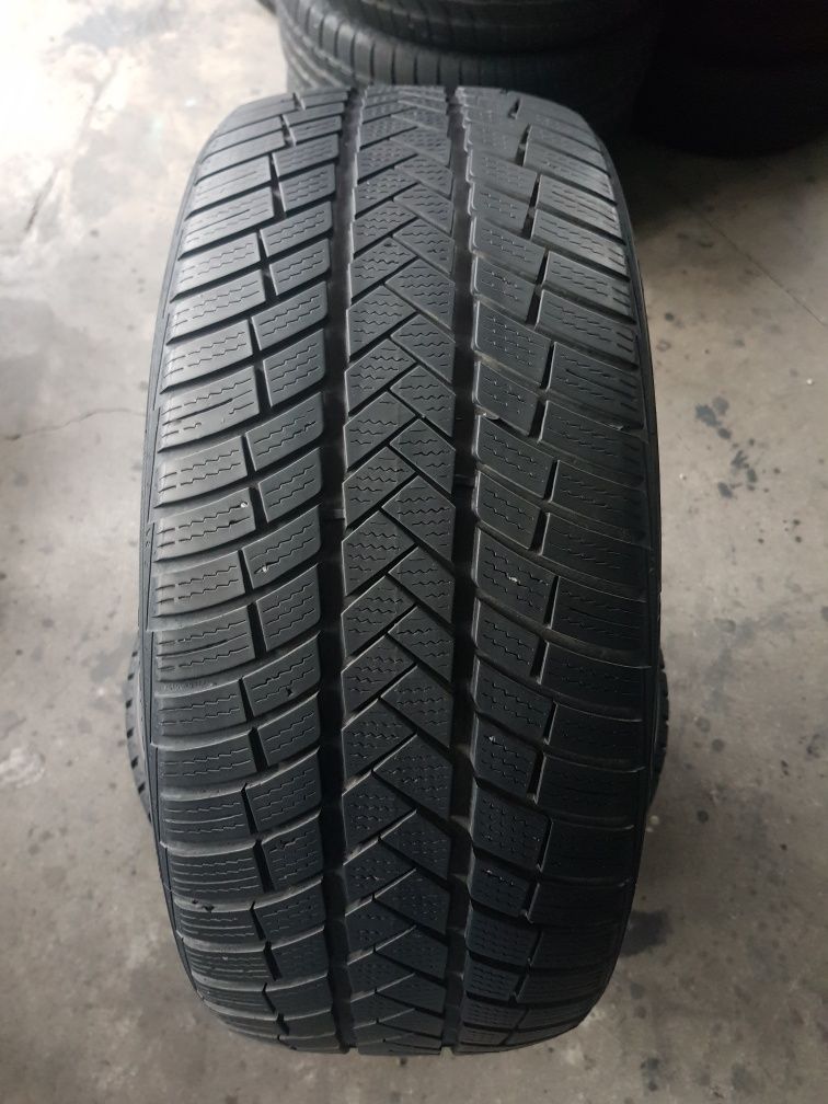 Vredstein 235/45 R19 99V M+S iarnă