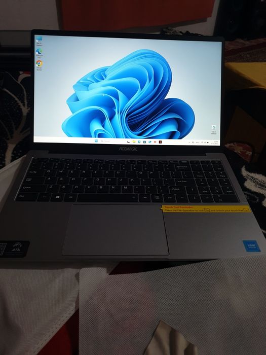 Laptop nou Acemagic