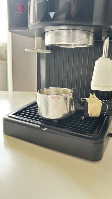 Кофе машина готовит с пенкой бвстро и аккмно