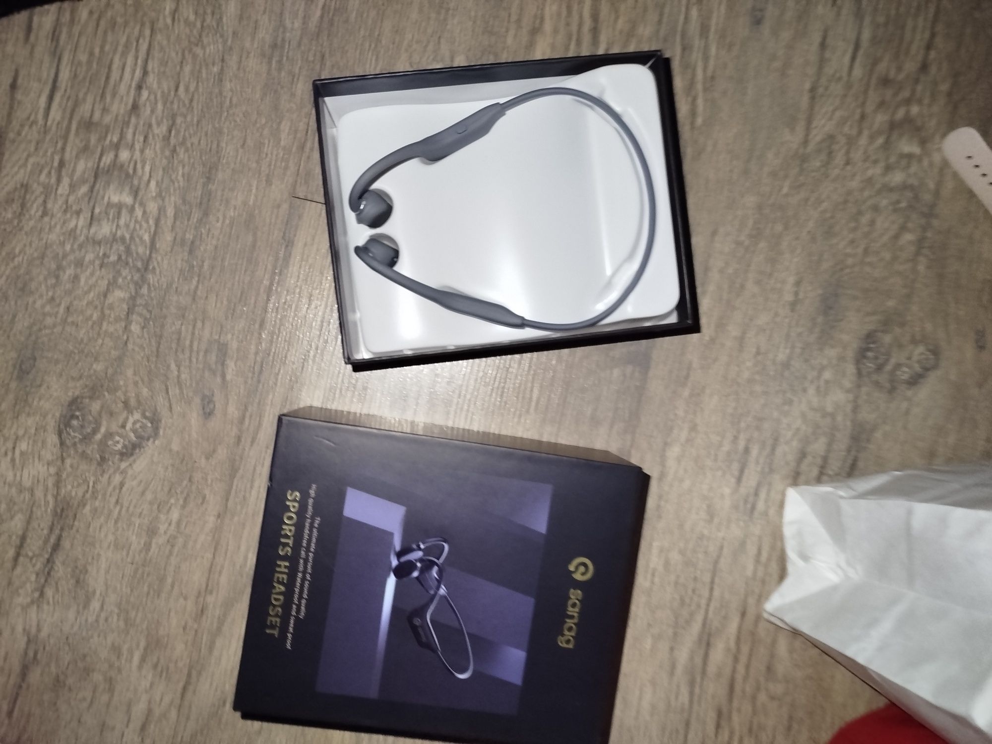Bluetooth headphones слушалки