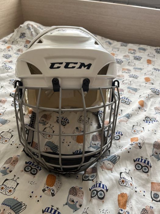 Продам шлем хокейный ссм в лудшем состояний