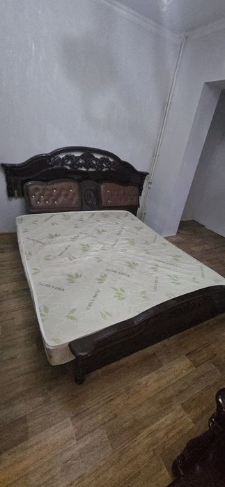 Двуспальная кровать