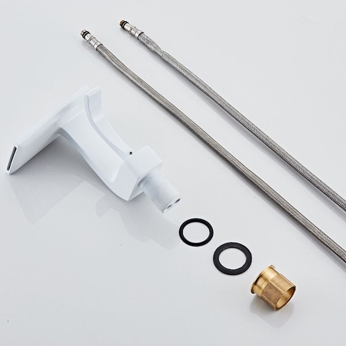 Baterie lavoar moderna Adsinio, stil cascada