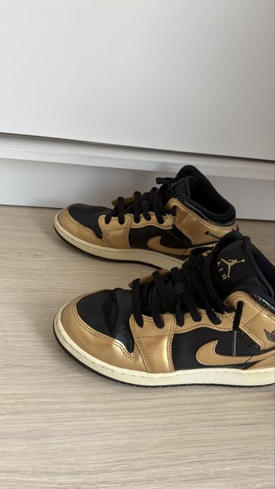 Air Jordan 1 Mid SE Metallic Gold Black 38,5EU