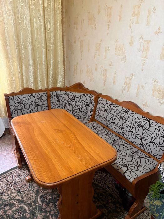 Продам кухонный уголок со столом