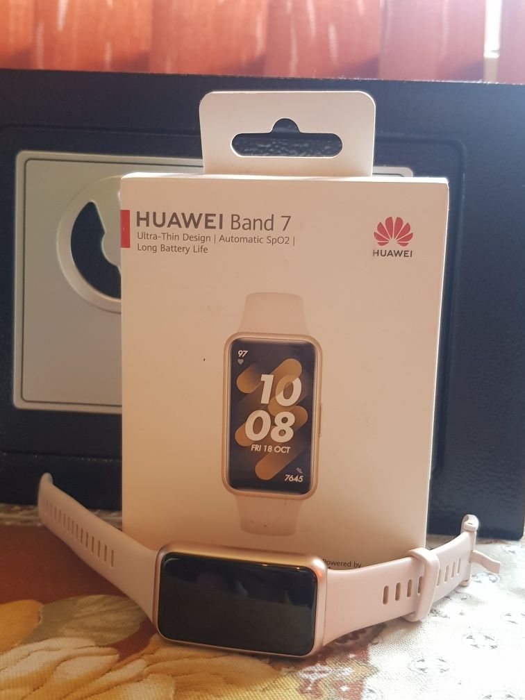 Смарт часовник Huawei band 7