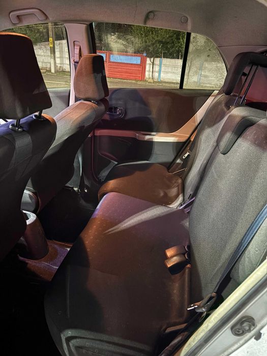 Vând Toyota Yaris urgent