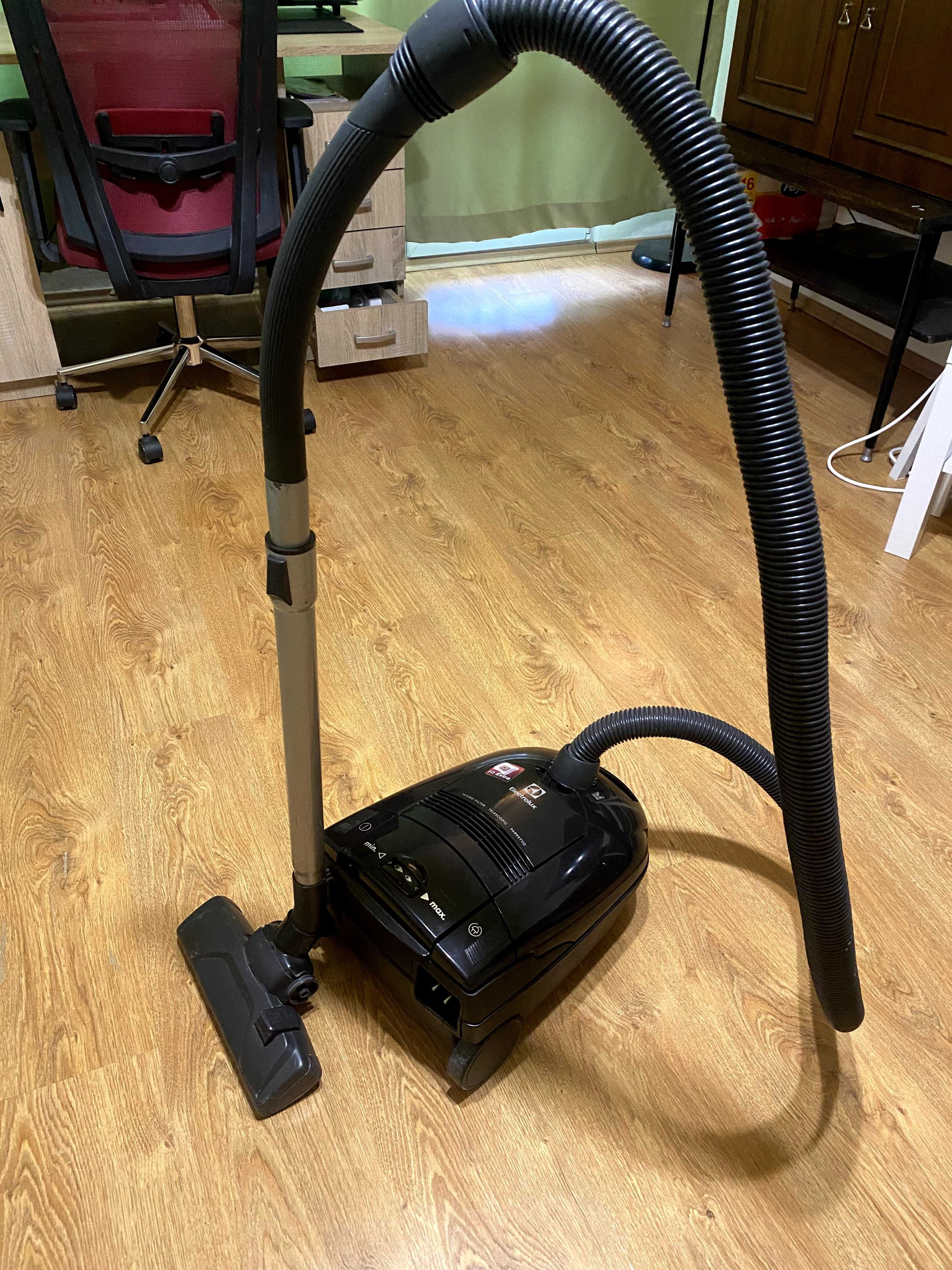 Прахосмукачка Electrolux ECE33EB | цената е по договаряне