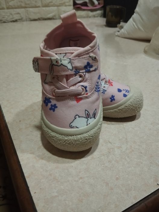 Продаю детскую обувь.