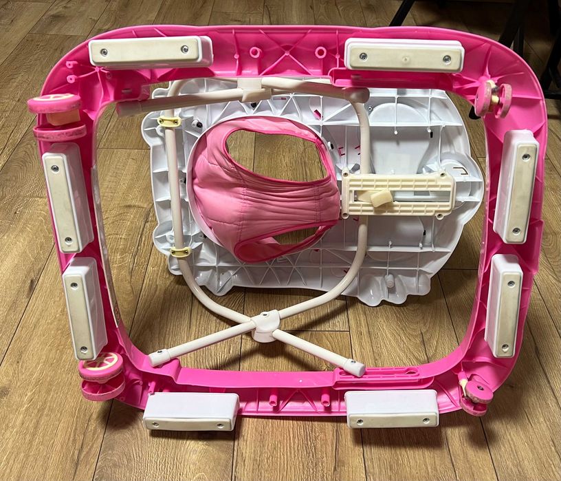 Бебешка проходилка Bertoni с музикална функция