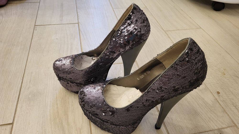 Pantofi dama, argintii, paiete, platforma, toc inalt , mar 38