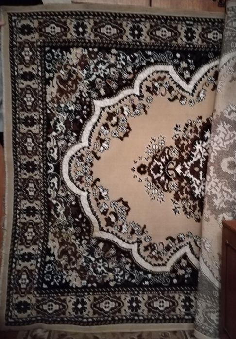 Продаю два ковра