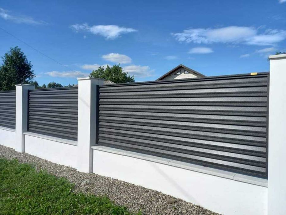 Garduri si porti din panou stil jaluzele si alte modele disponibile