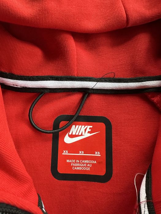 Мъжки,памучен,червен екип Nike с активен,заден джоб на долнището