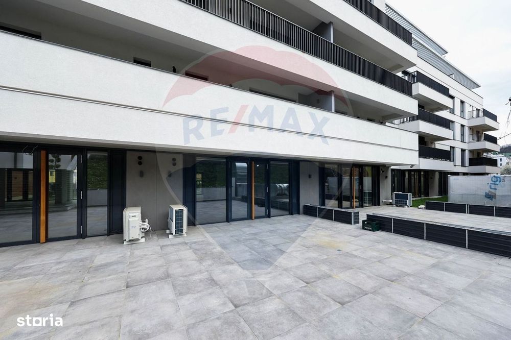 Spațiu comercial de închiriat, cu terasa, în zona Ultracentral!