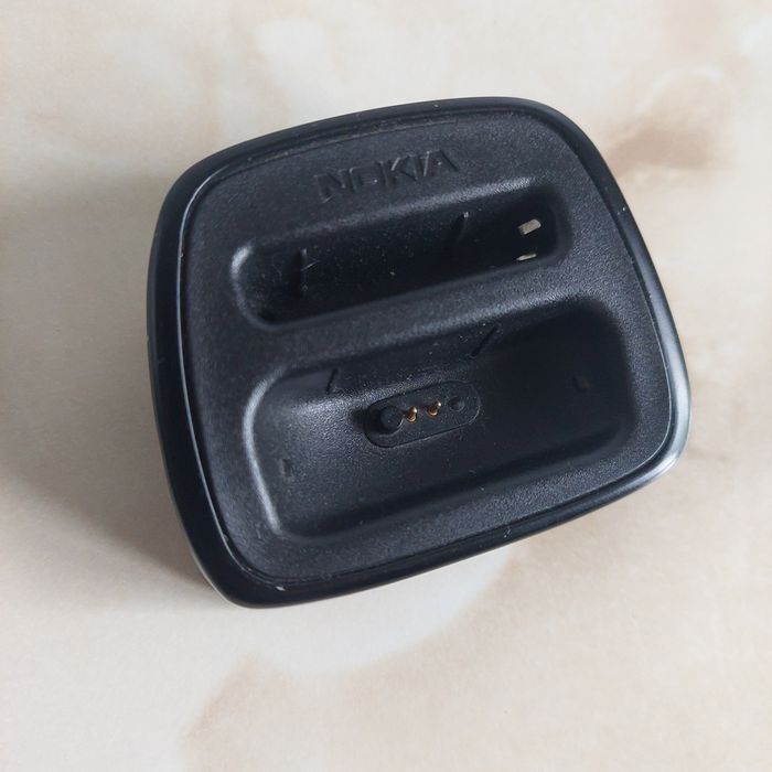 Vând stand de încărcare NOKIA (dock station) model DT-8 pentru 8800