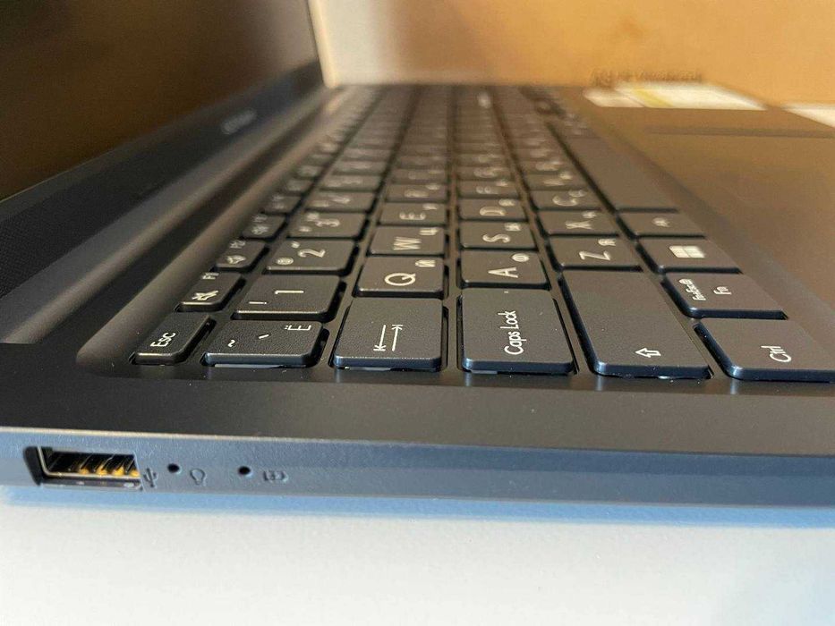 Asus Vivobook 15 X1504z/Core i3-1215u/16Gb Ram/512Gb ssd/