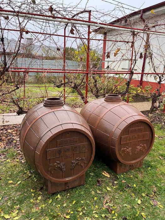 Butoaie de vin fibră de sticlă 200/300L și plastic 400L