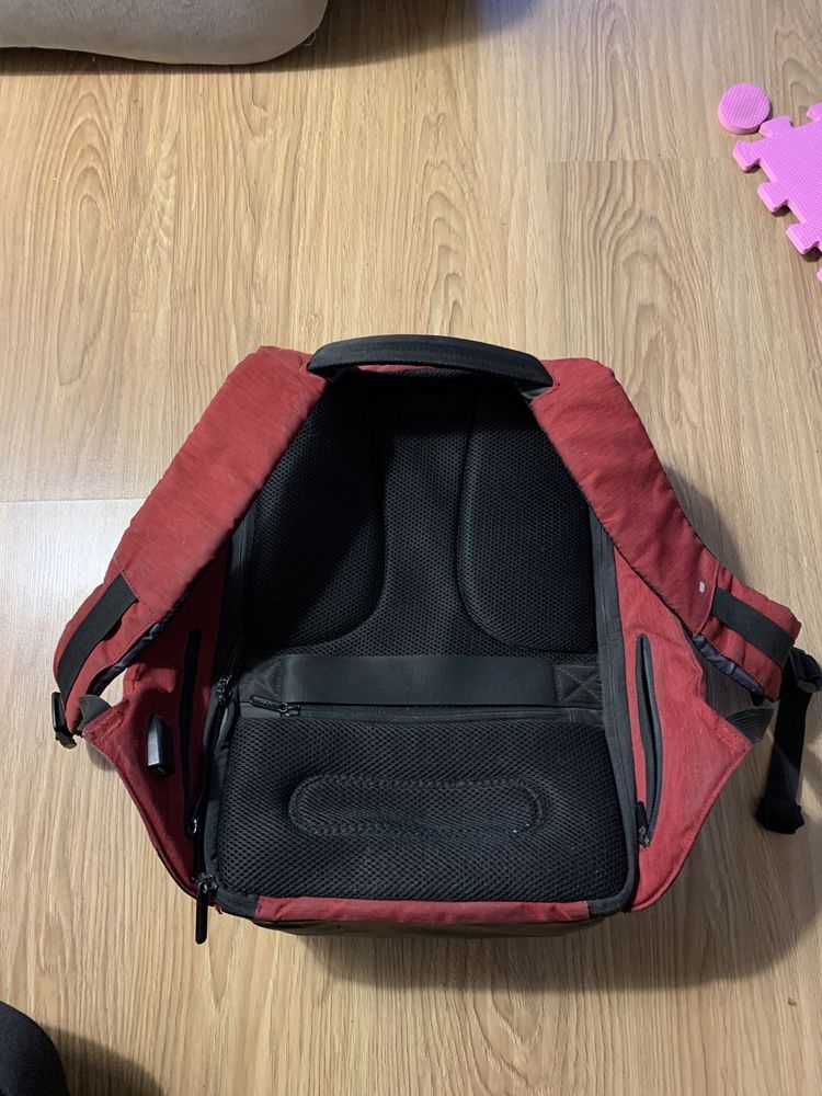 Vand rucsac rosu cu negru, tip anti-theft Backpack, marca XD-DESIGN