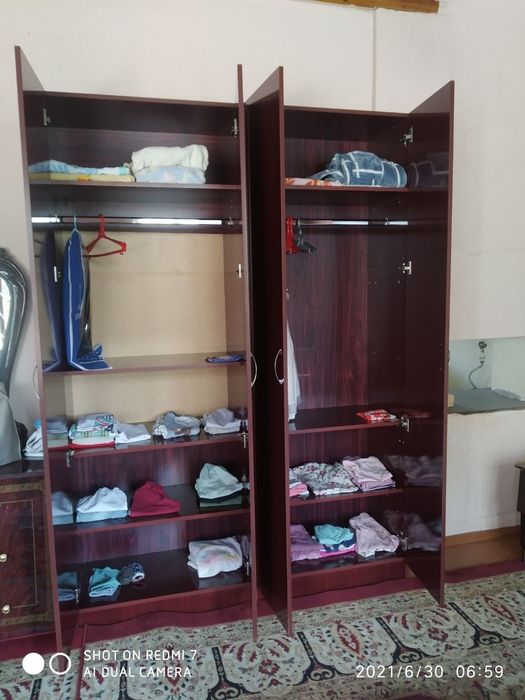 Devan shkaf bor sotiladi