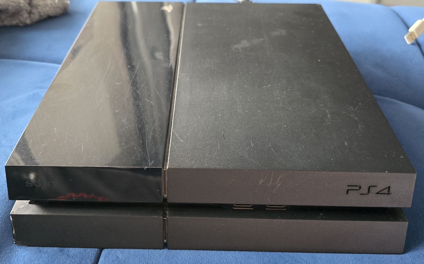 Playstation 4 с два джойстика