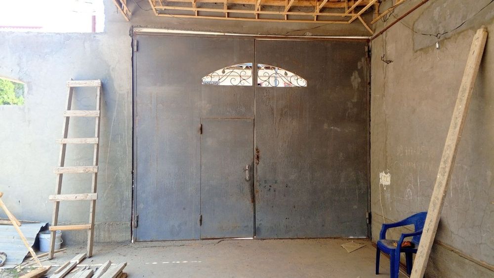 Darvoza va kalitkasi sotiladi