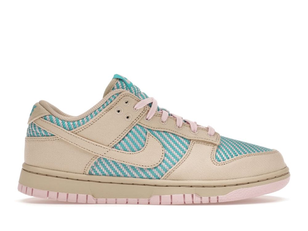 Nike Dunk Low pink