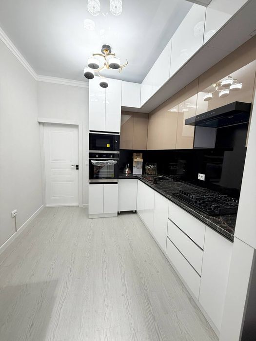 Янги домдан тамирланган 2 хонали 2 каватдан квартира сотилади 5 микрн