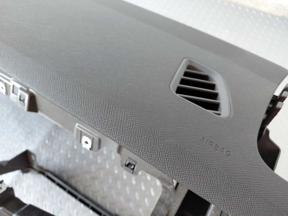 Ново Табло Skoda Kodiaq Шкода Кодиак Черна гума без Head UP