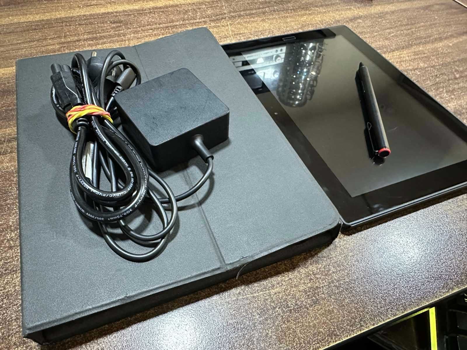 Таблет Lenovo с Windows 11 Pro, 8gb Ram, 128gb