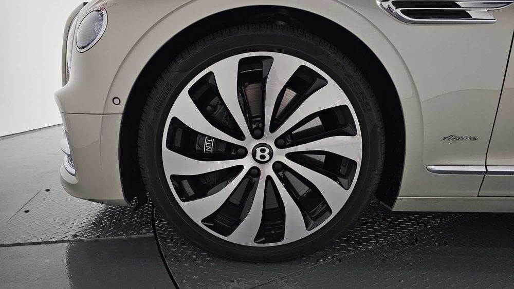 Bentley Flying Spur 4.0 Azure — 2024 год