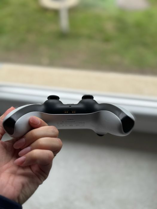 Vand controller ps5 originala, foarte putin folosita