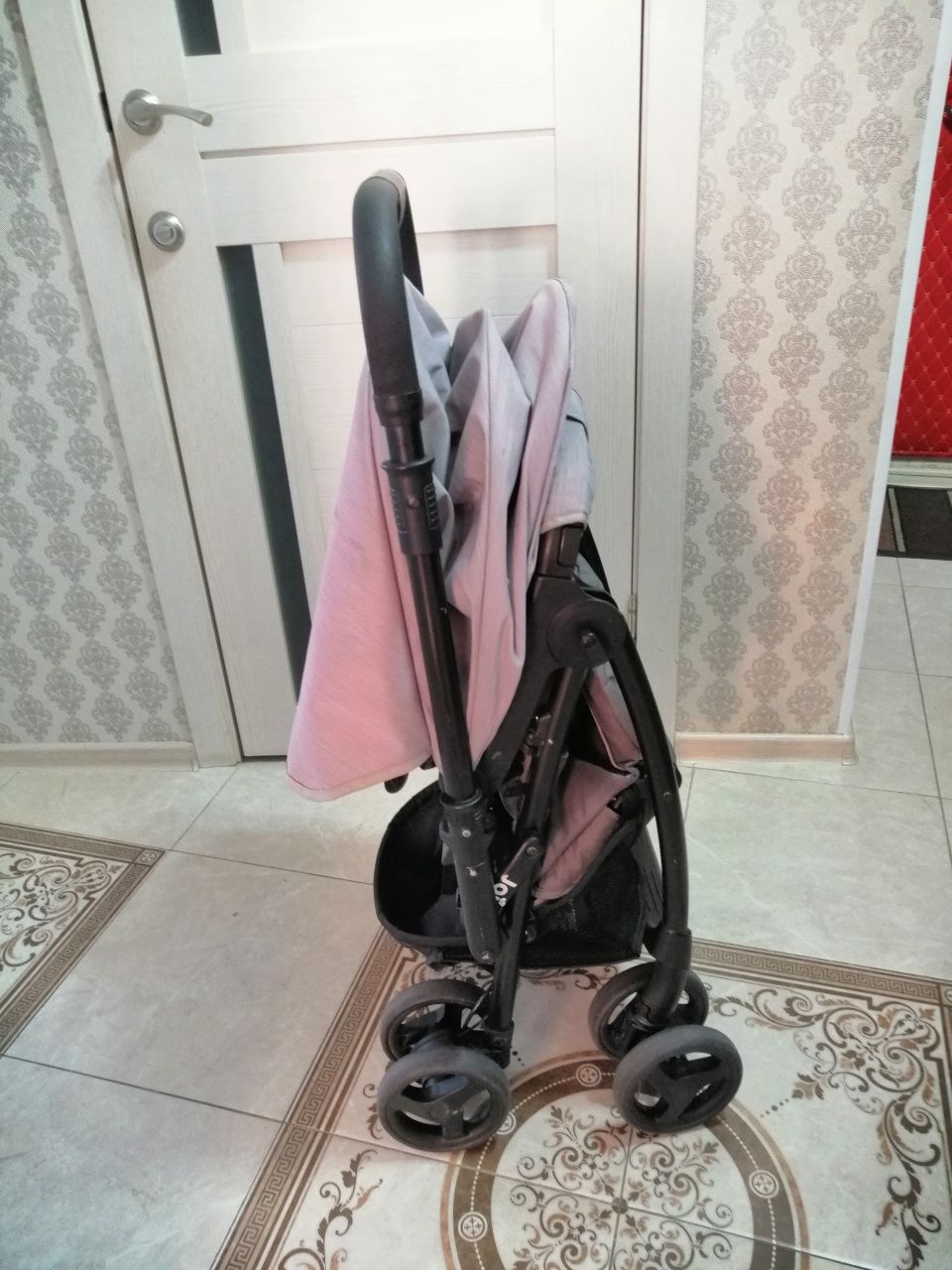 Продам прогулочную коляску Joie mirus