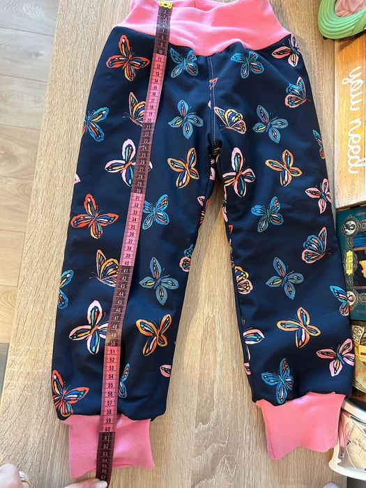 Pantaloni softshell si căciula next