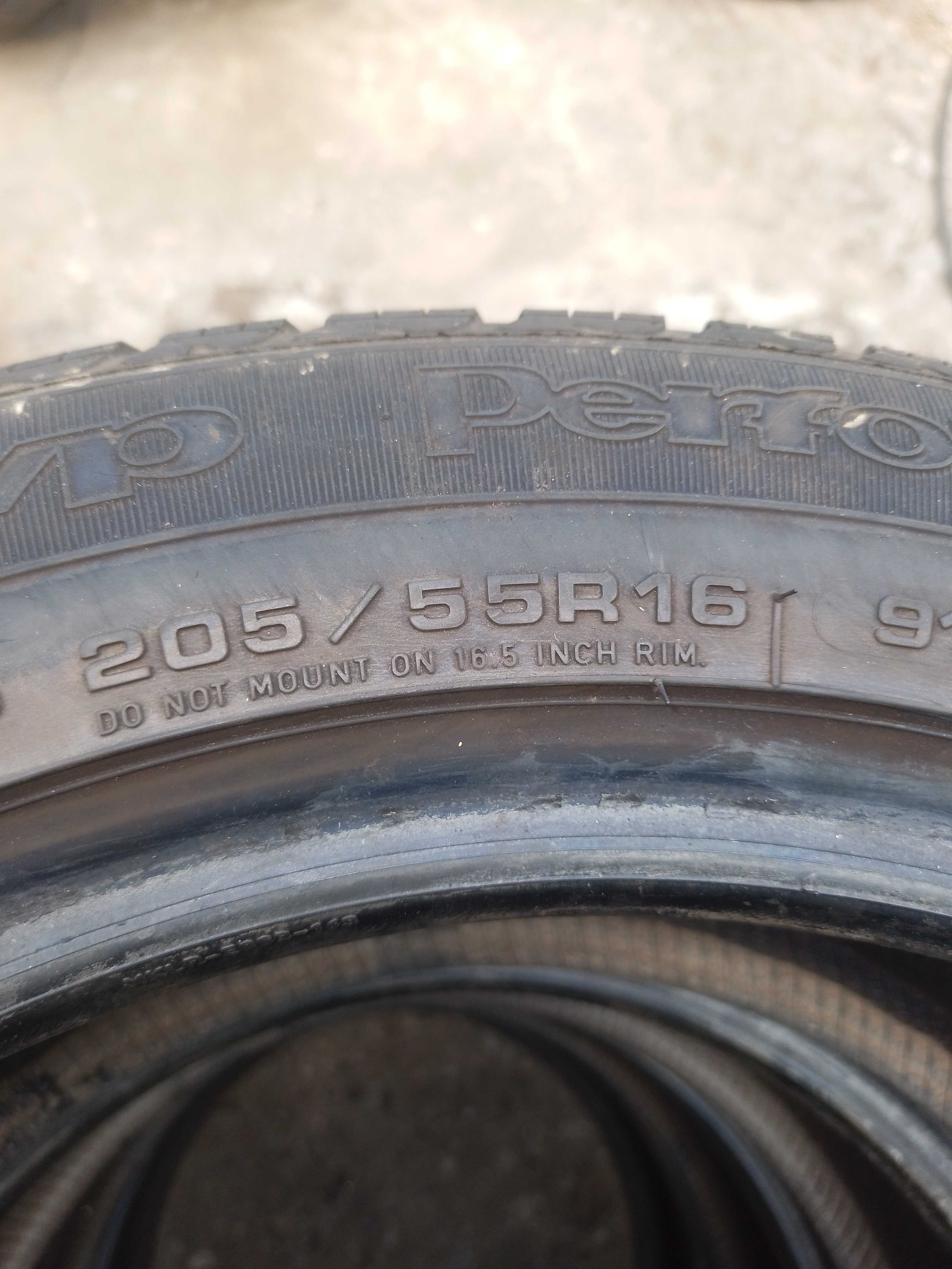 Зимни гуми 205 55 16 цола Рънфлат Goodyear