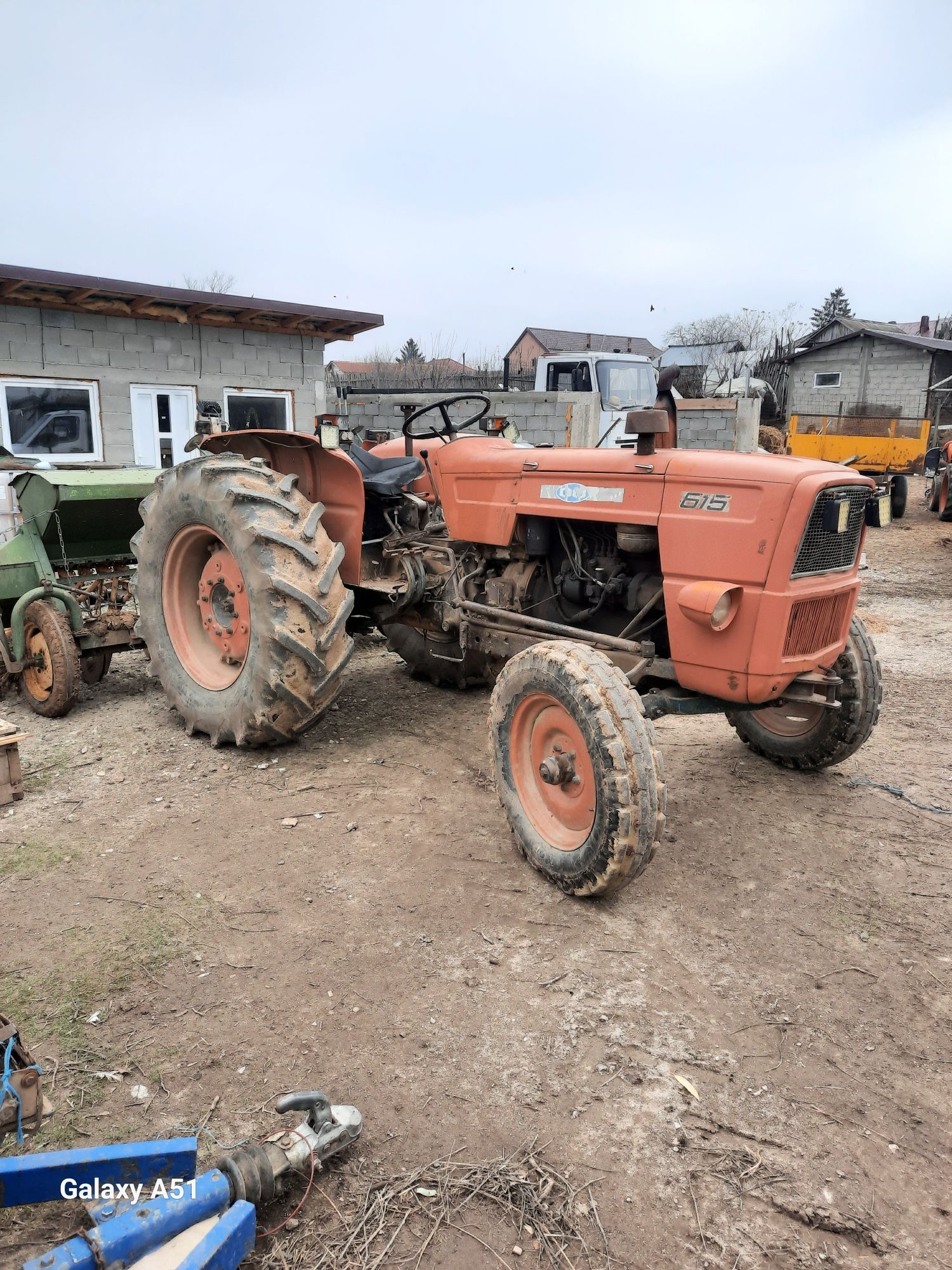 Vând tractor fendt