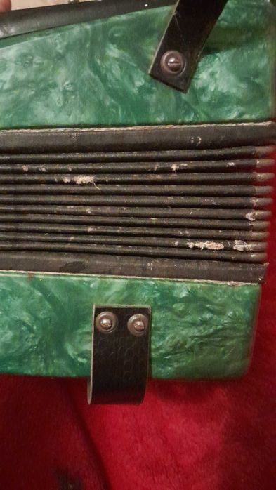 vand mini-acordeon functional din anii 1990