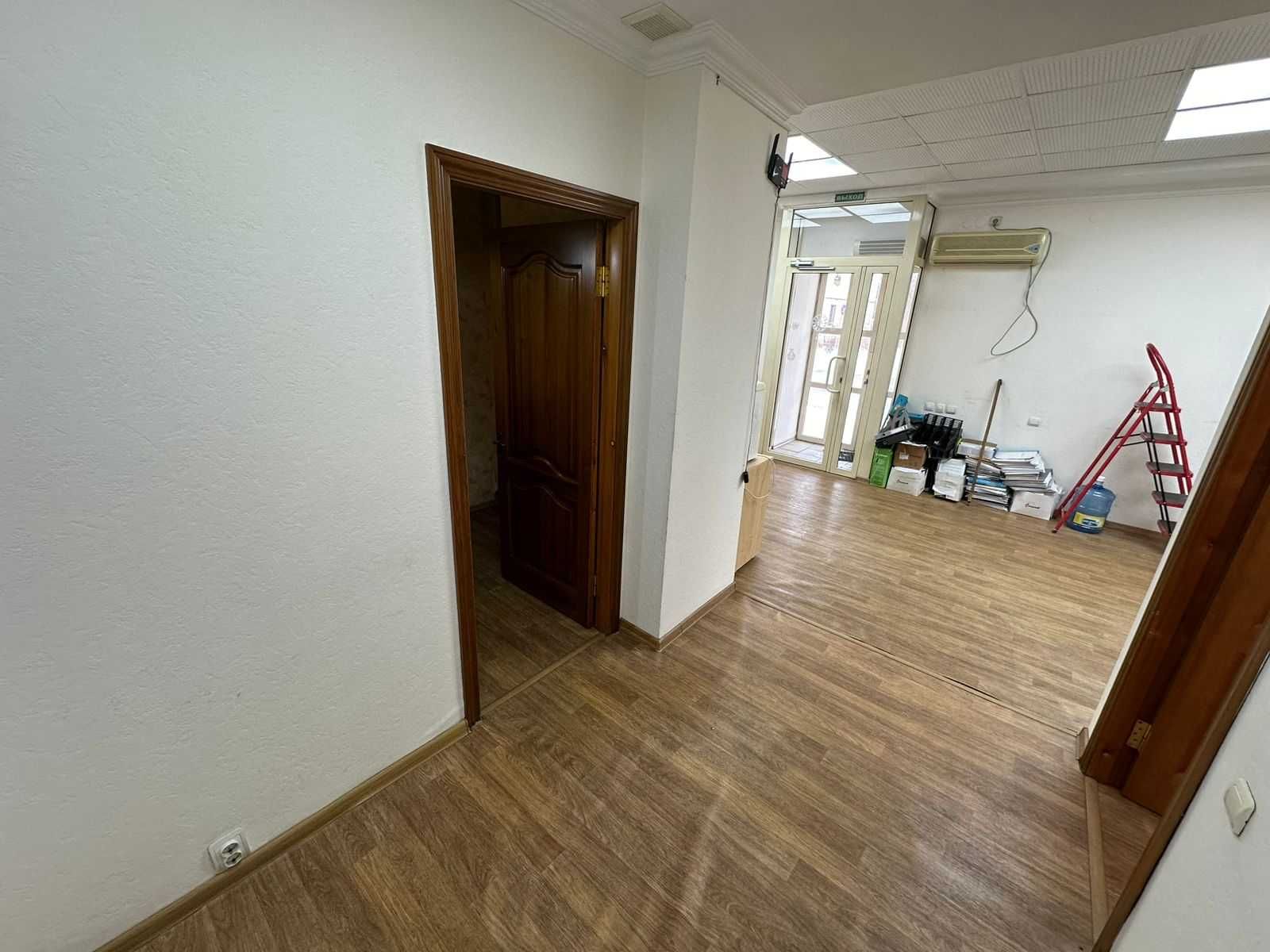 2-комнатная квартира, 50 м², 1/3 этаж, добролюбова 23