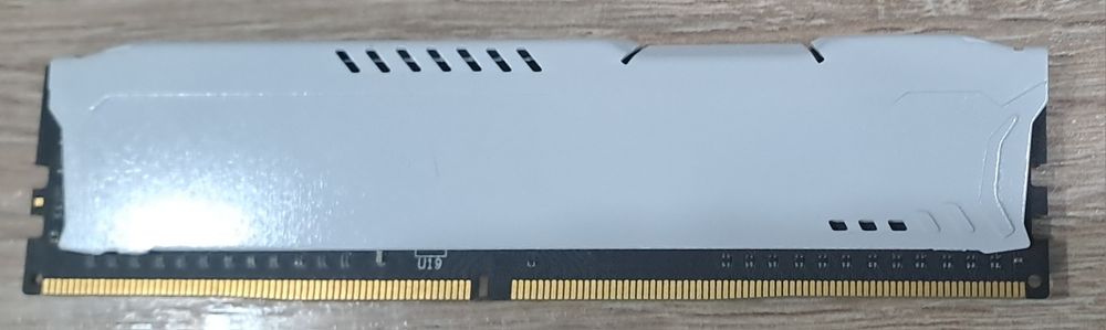 Продам оперативную память ddr4 8 gb 2666