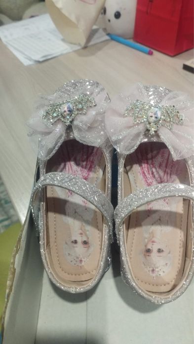 Продам детские туфли