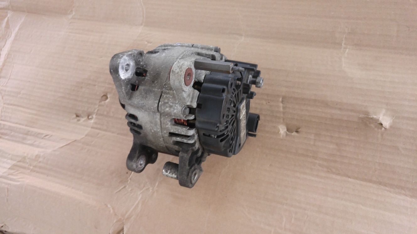 Alternator Vw Valeo compatibil(vw,seat,audi,skoda)03C903023B