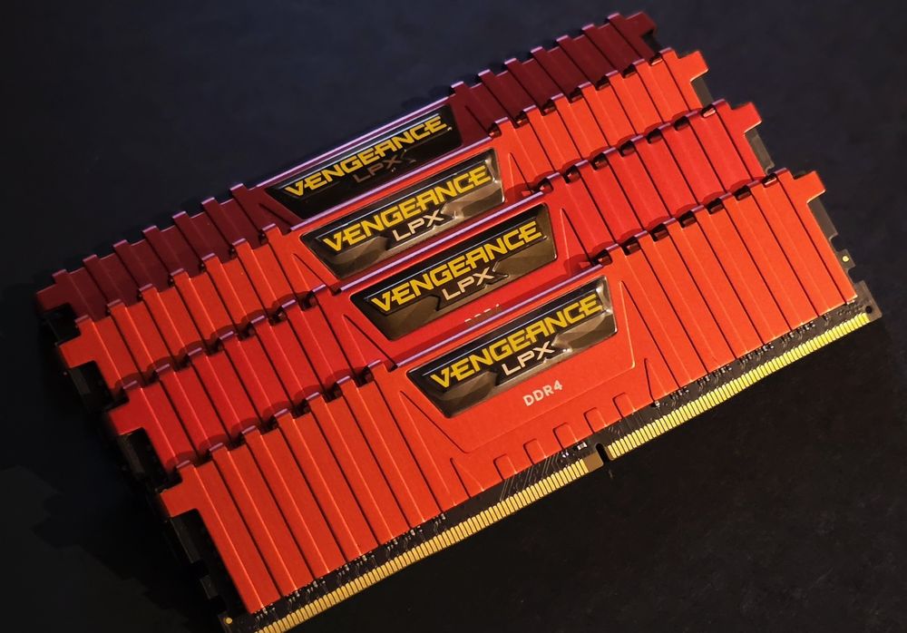 32GB RAM 2400MHz DDR4 Corsair RED