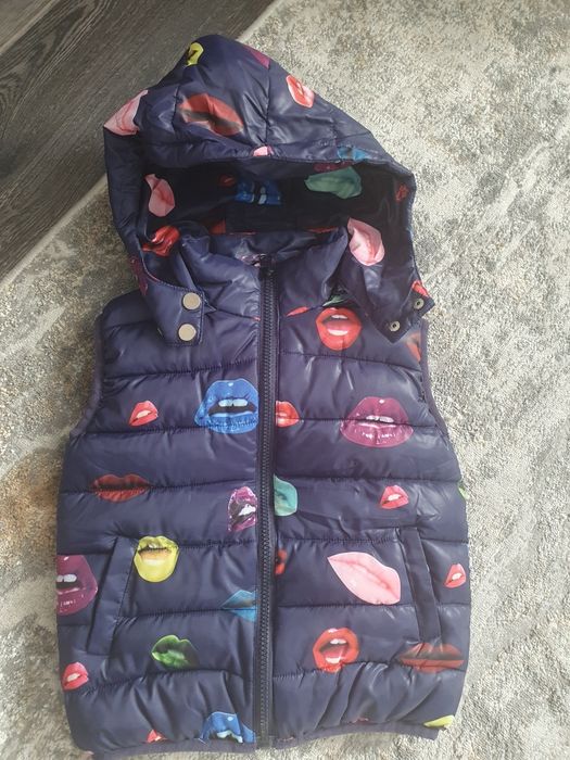 Продам желетку на девочку.