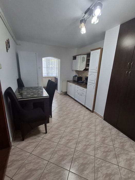 INCHIRIEZ apartament 3 camere Obcini