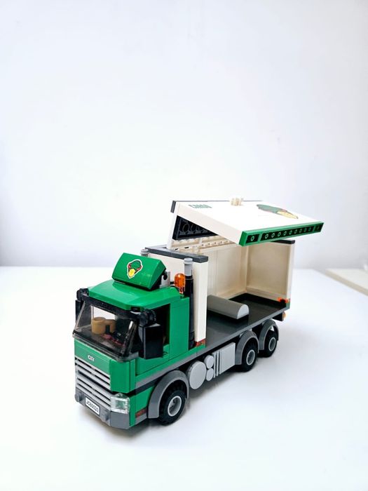 Lego City 60020 - Cago Truck (2013)