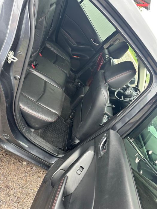 vând Mazda 3 2015