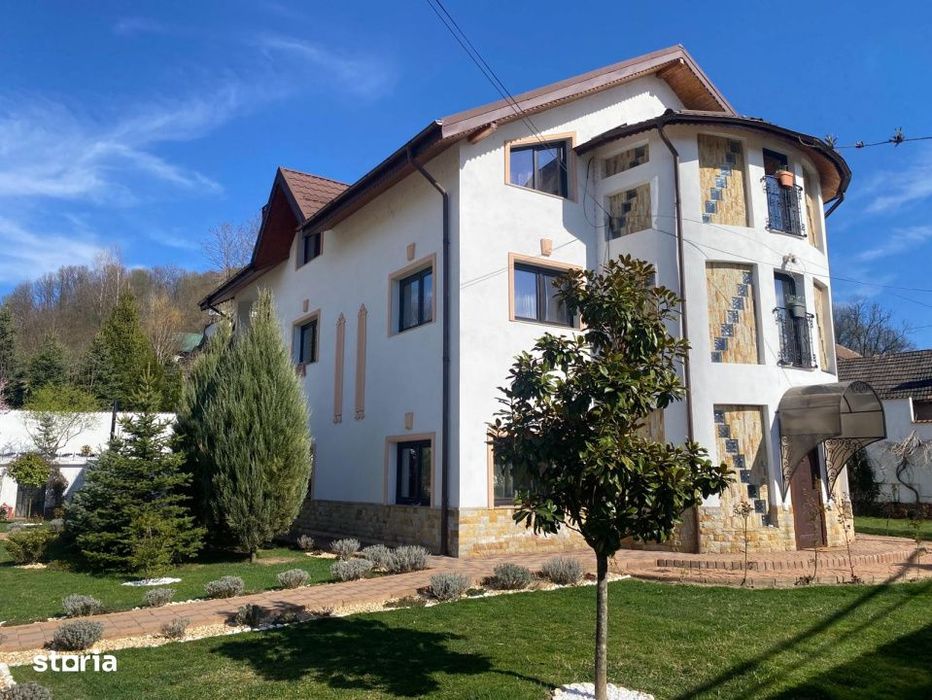 Domeniu de vanzare, Baile Govora(Pausesti-Otasau) cu teren de 20875mp