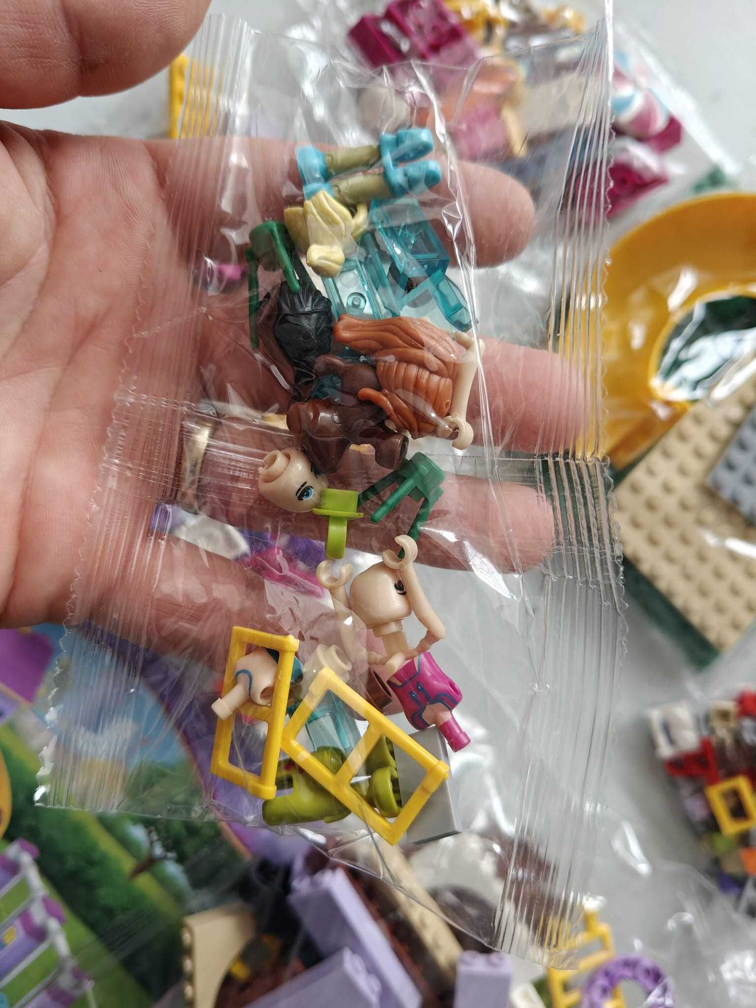 Joc construit tip lego Hearlake City Friends 343 piese 2 figurine